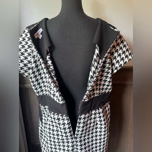 Shelby & Palmer Black and White Houndstooth Mini Dress - Picture 5 of 7